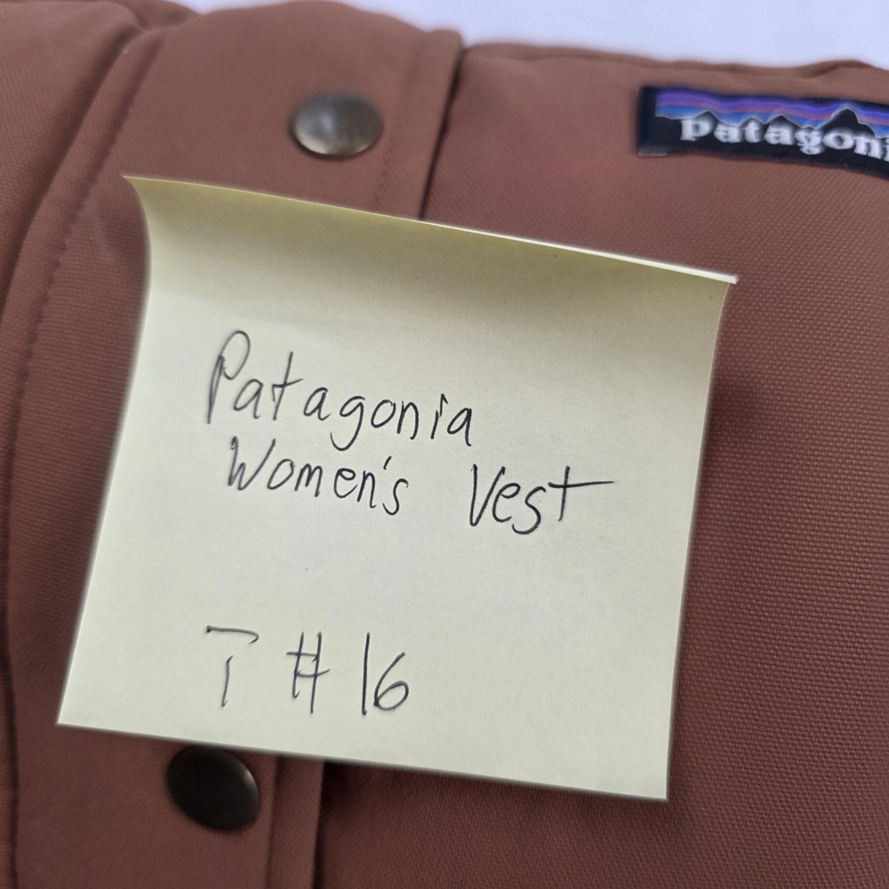 Patagonia Vest Womens Small Brown Down Puffer Quilted Full Zip Camo Lining - Picture 15 of 16